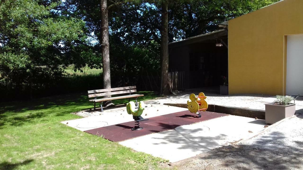 Hotel Camping Les Peupliers Saint-Pere-en-Retz Exterior foto